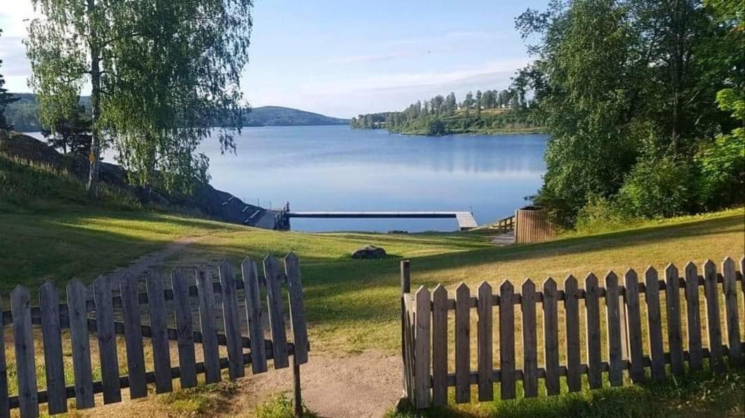 Mysig Timmerstuga Med Braskamin Naera Hovfjaellet Torsby Kültér fotó