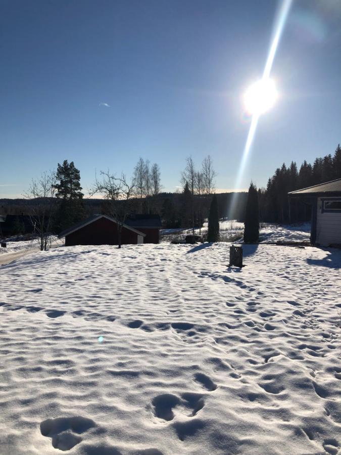 Mysig Timmerstuga Med Braskamin Naera Hovfjaellet Torsby Kültér fotó